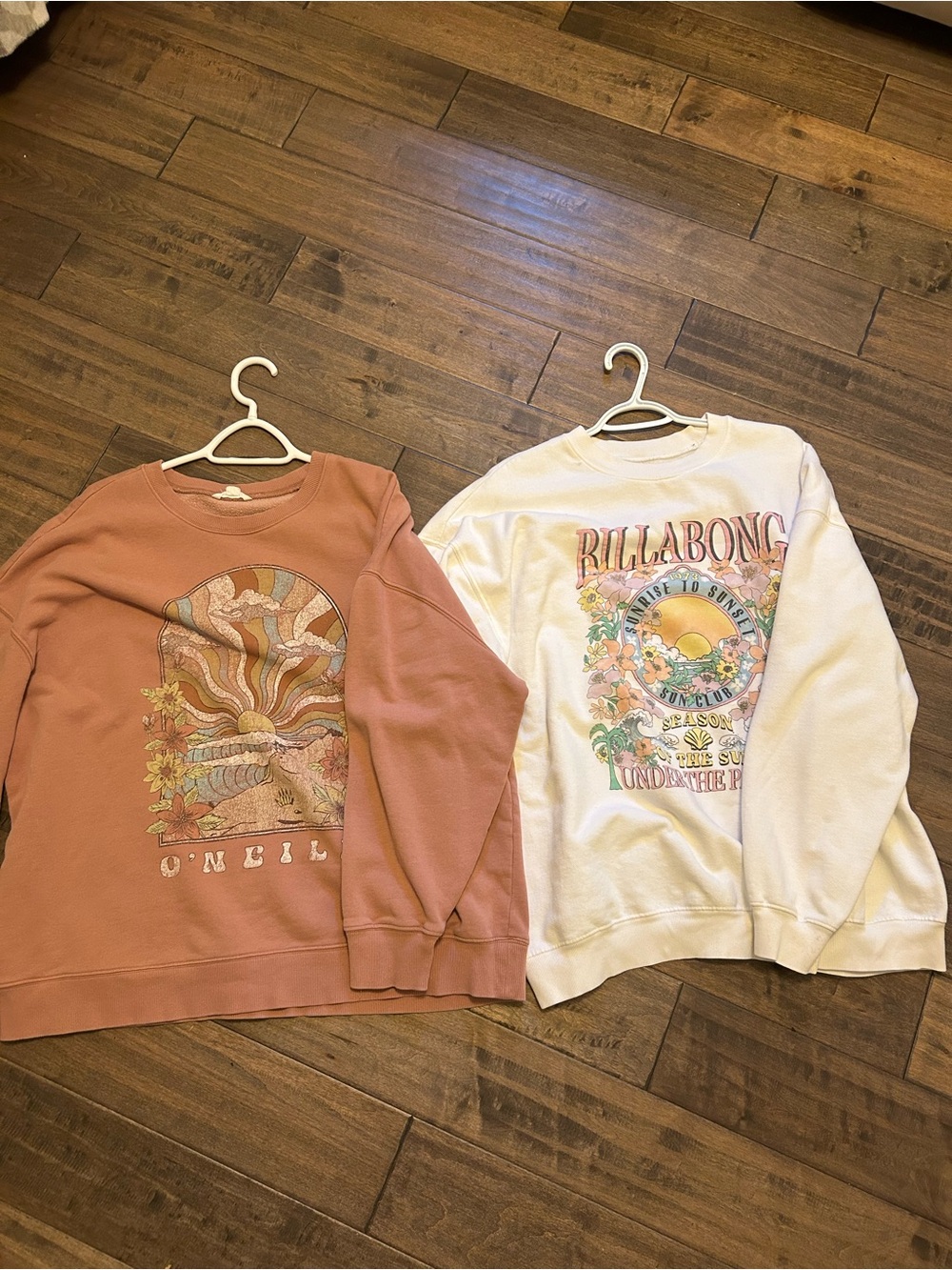 Billabong White Pullover Sweatshirt with Colorful Sunrise Graphic